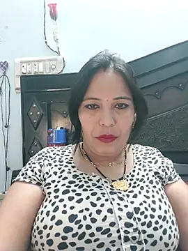 Snapshot of Poojabhabi101 chatting on 03/11/25, 05:27 Poojabhabi101 online show from 03/11/25, 05:27