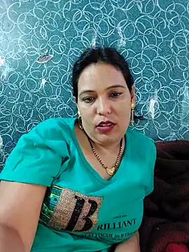 Snapshot of Poojabhabi101 chatting on 09/11/25, 05:57 Poojabhabi101 online show from 09/11/25, 05:57
