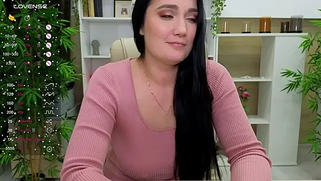 Snapshot of SelineSole chatting on 12/09/24, 11:34 SelineSole online show from 12/09/24, 11:34
