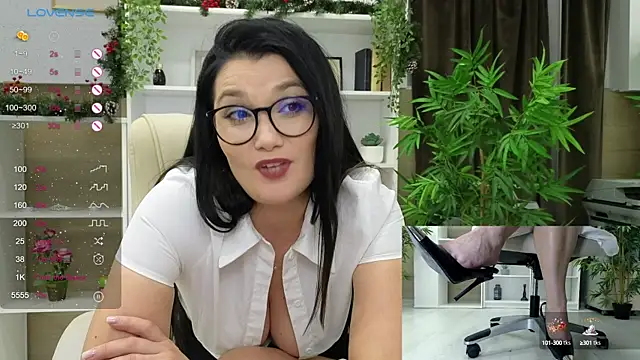 Snapshot of SelineSole chatting on 12/20/24, 04:36 SelineSole online show from 12/20/24, 04:36