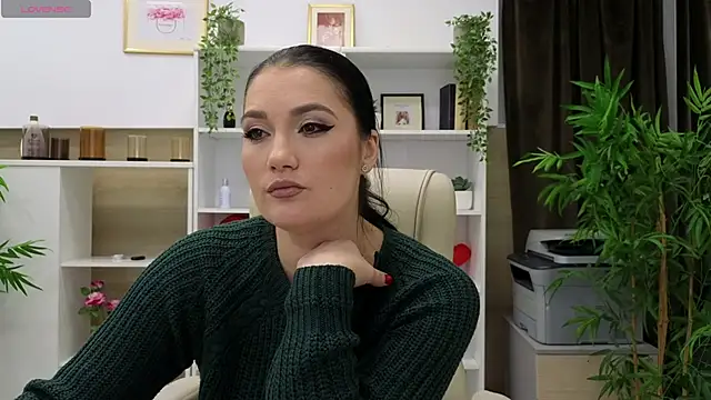 Snapshot of SelineSole chatting on 01/16/25, 04:39 SelineSole online show from 01/16/25, 04:39