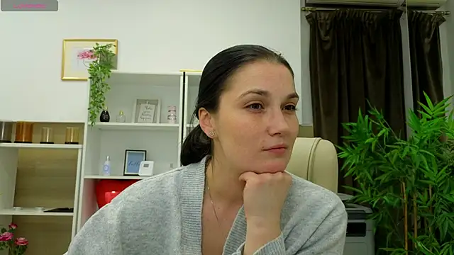 Snapshot of SelineSole chatting on 02/06/25, 04:03 SelineSole online show from 02/06/25, 04:03