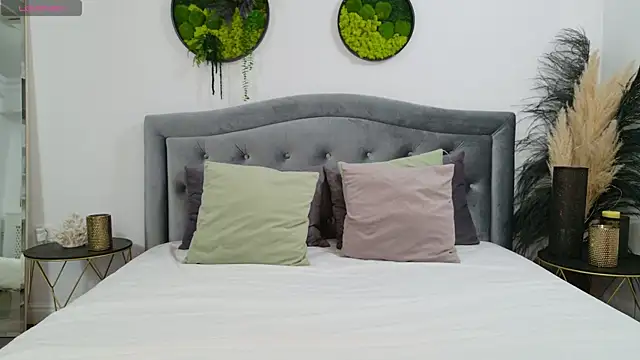 Snapshot of SelineSole chatting on 02/12/25, 04:11 SelineSole online show from 02/12/25, 04:11