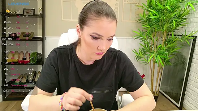 Snapshot of SelineSole chatting on 03/12/25, 05:17 SelineSole online show from 03/12/25, 05:17