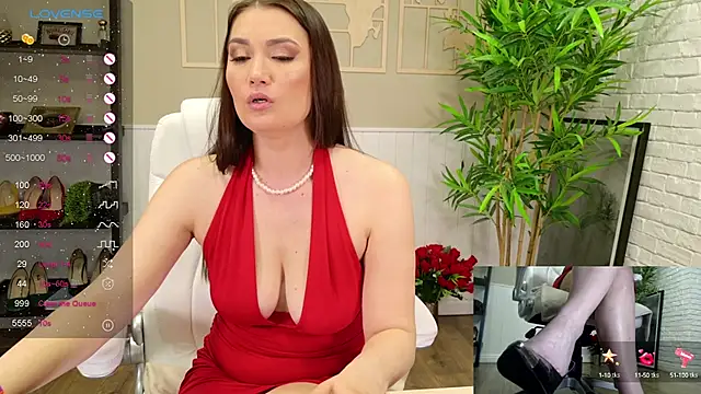 Snapshot of SelineSole chatting on 03/13/25, 08:22 SelineSole online show from 03/13/25, 08:22