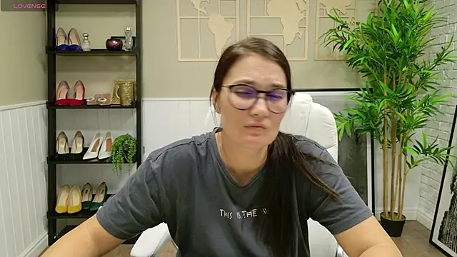 Snapshot of SelineSole chatting on 09/09/25, 04:50 SelineSole online show from 09/09/25, 04:50