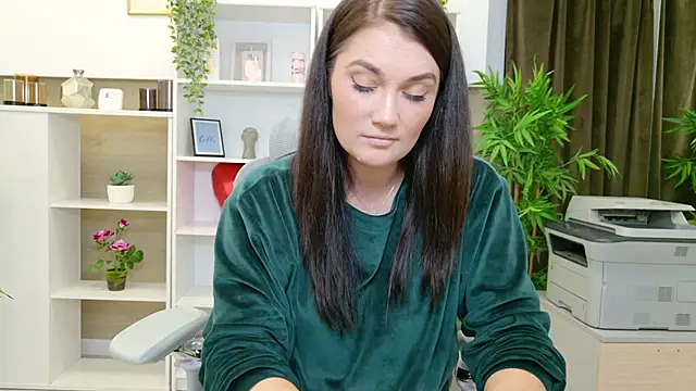 Snapshot of SelineSole chatting on 10/17/25, 03:47 SelineSole online show from 10/17/25, 03:47