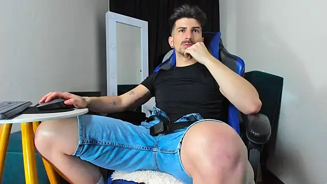 Snapshot of LiamCossio_ chatting on 01/08/25, 02:25 LiamCossio  online show from 01/08/25, 02:25