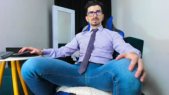 Snapshot of LiamCossio_ chatting on 01/11/25, 10:51 LiamCossio  online show from 01/11/25, 10:51