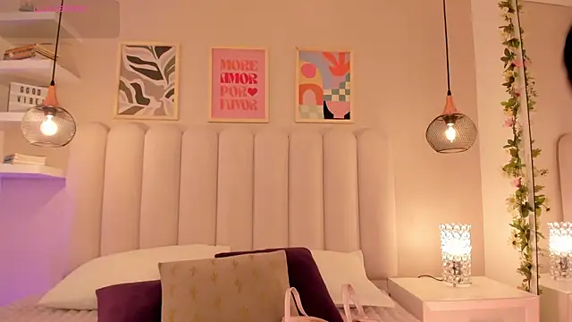 cute  cherry  online show from 09/18/25, 08:00