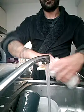 Snapshot of crisconst chatting on 02/21/25, 08:29 crisconst online show from 02/21/25, 08:29