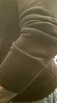 Snapshot of crisconst chatting on 03/21/25, 12:40 crisconst online show from 03/21/25, 12:40