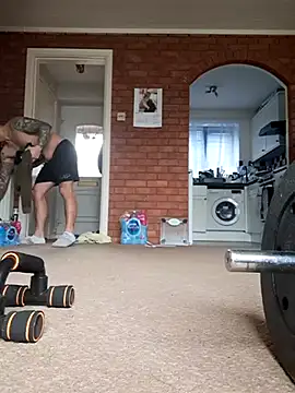 Snapshot of crisconst chatting on 03/22/25, 04:37 crisconst online show from 03/22/25, 04:37