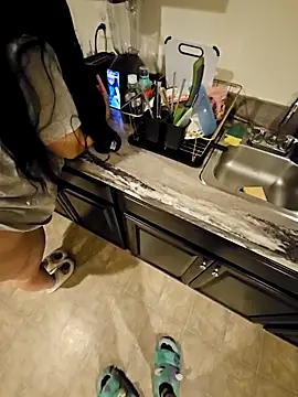 Snapshot of LiverandBrat77 chatting on 09/19/25, 02:24 LiverandBrat77 online show from 09/19/25, 02:24