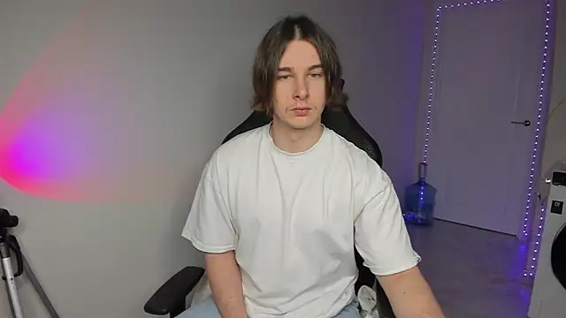 Snapshot of Vincent_Strong chatting on 12/20/24, 07:44 Vincent Strong online show from 12/20/24, 07:44