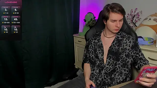 Snapshot of Vincent_Strong chatting on 10/26/25, 08:42 Vincent Strong online show from 10/26/25, 08:42