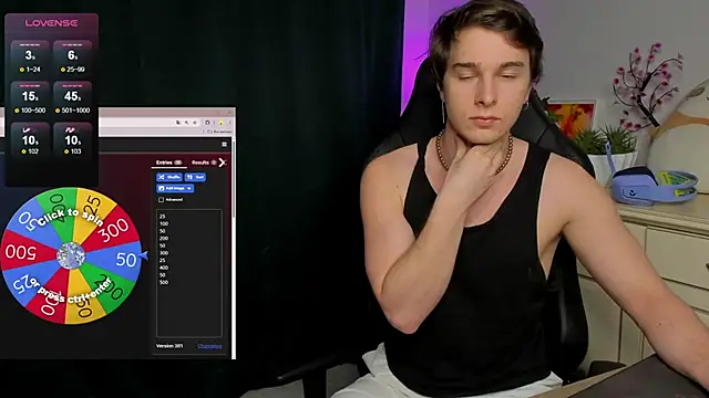 Snapshot of Vincent_Strong chatting on 10/31/25, 07:04 Vincent Strong online show from 10/31/25, 07:04