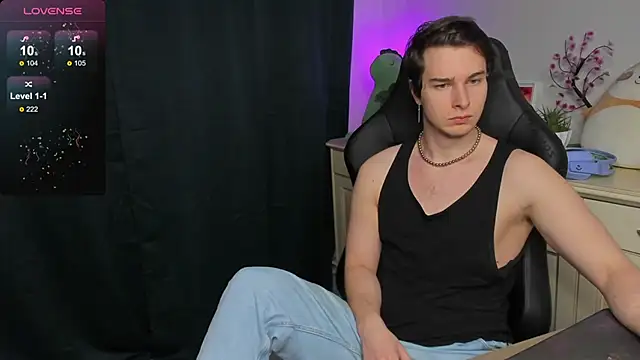 Snapshot of Vincent_Strong chatting on 11/02/25, 08:17 Vincent Strong online show from 11/02/25, 08:17