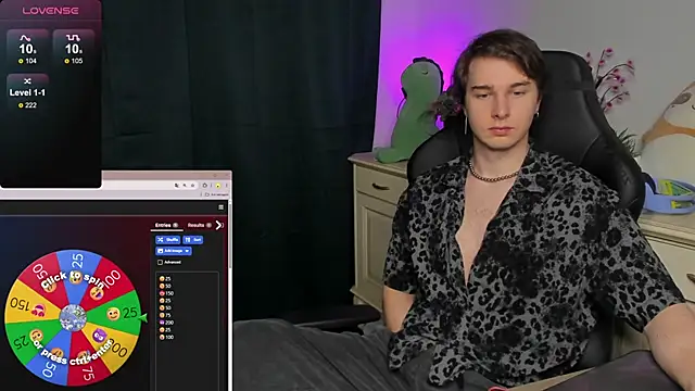 Snapshot of Vincent_Strong chatting on 11/09/25, 08:23 Vincent Strong online show from 11/09/25, 08:23