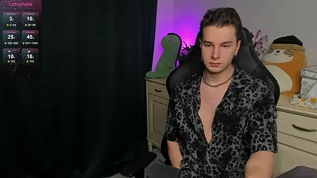 Snapshot of Vincent_Strong chatting on 12/04/25, 03:38 Vincent Strong online show from 12/04/25, 03:38