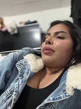 GigiiStone online show from 11/18/25, 11:26