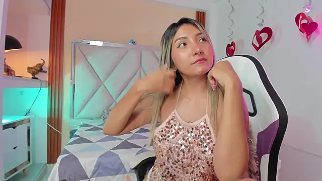 Snapshot of Happy_tits chatting on 02/07/25, 06:56 Happy tits online show from 02/07/25, 06:56