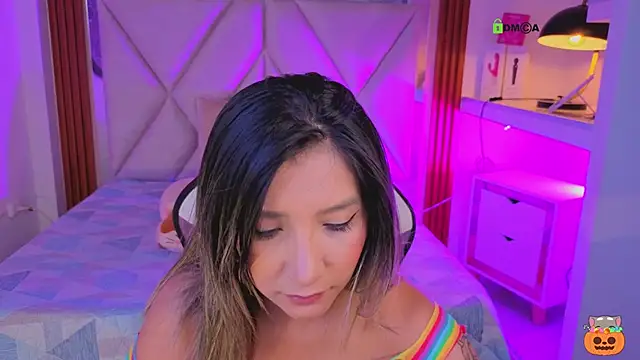 Snapshot of Happy_tits chatting on 10/23/25, 06:50 Happy tits online show from 10/23/25, 06:50