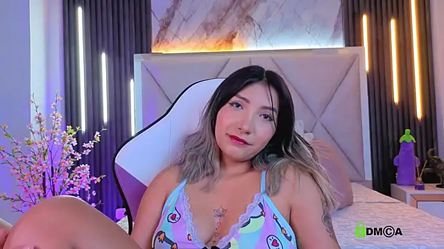 Snapshot of Happy_tits chatting on 11/21/25, 12:48 Happy tits online show from 11/21/25, 12:48