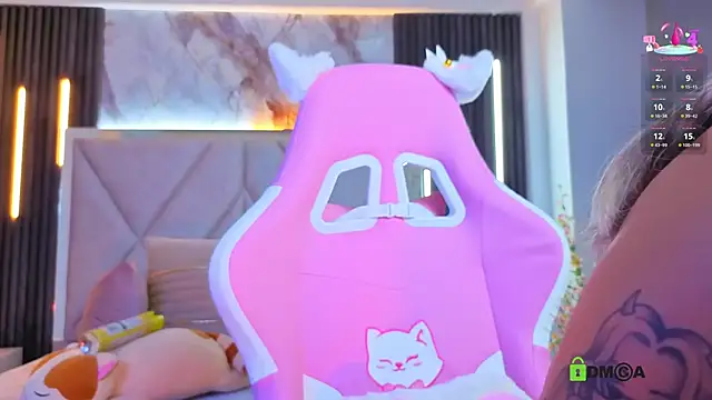 Snapshot of Happy_tits chatting on 12/04/25, 11:08 Happy tits online show from 12/04/25, 11:08