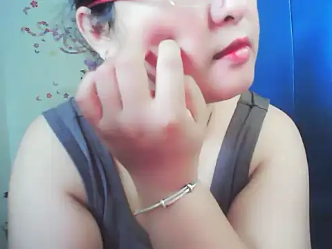 Snapshot of xiaorou-z chatting on 10/11/25, 06:34 xiaorou-z online show from 10/11/25, 06:34