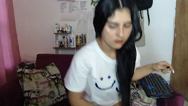 Snapshot of Nathacha chatting on 02/08/25, 11:02 Nathacha online show from 02/08/25, 11:02