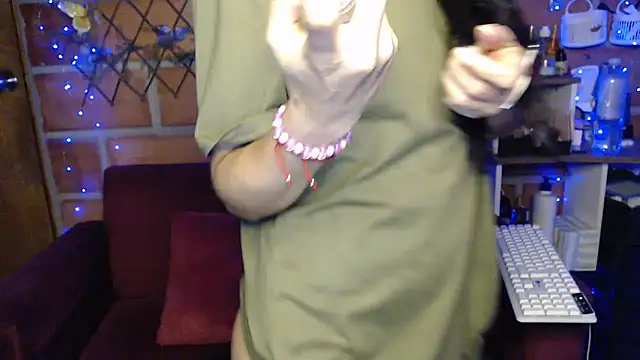 Snapshot of Nathacha chatting on 09/24/25, 10:57 Nathacha online show from 09/24/25, 10:57