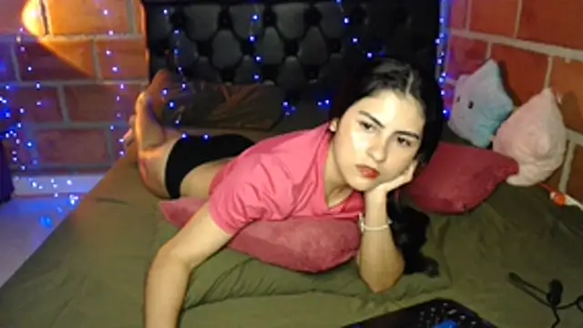 Snapshot of Nathacha chatting on 11/09/25, 11:03 Nathacha online show from 11/09/25, 11:03