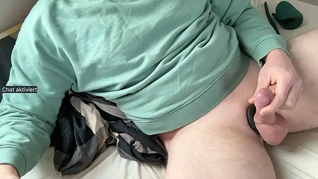 Snapshot of an0nym0us_us3r chatting on 12/18/25, 02:12 an0nym0us us3r online show from 12/18/25, 02:12