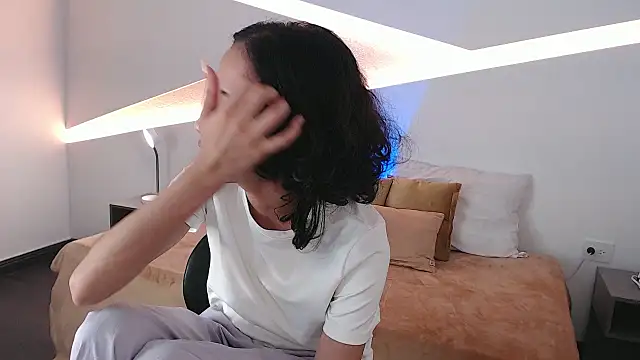 Snapshot of hot_little_bunny chatting on 12/13/24, 09:09 hot little bunny online show from 12/13/24, 09:09