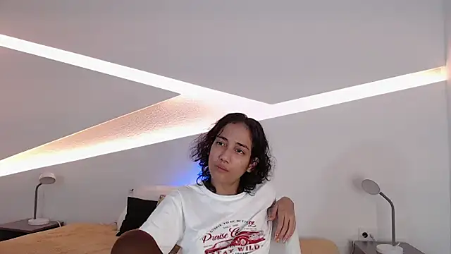 Snapshot of hot_little_bunny chatting on 12/22/24, 08:25 hot little bunny online show from 12/22/24, 08:25