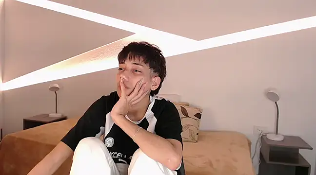 Snapshot of hot_little_bunny chatting on 01/17/25, 09:28 hot little bunny online show from 01/17/25, 09:28