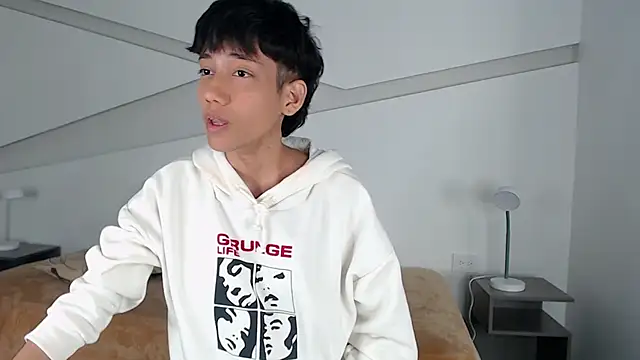 Snapshot of hot_little_bunny chatting on 01/27/25, 12:01 hot little bunny online show from 01/27/25, 12:01