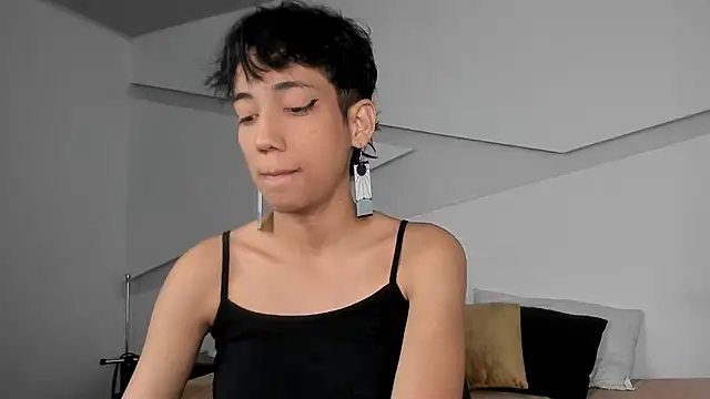 Snapshot of hot_little_bunny chatting on 02/01/25, 08:37 hot little bunny online show from 02/01/25, 08:37