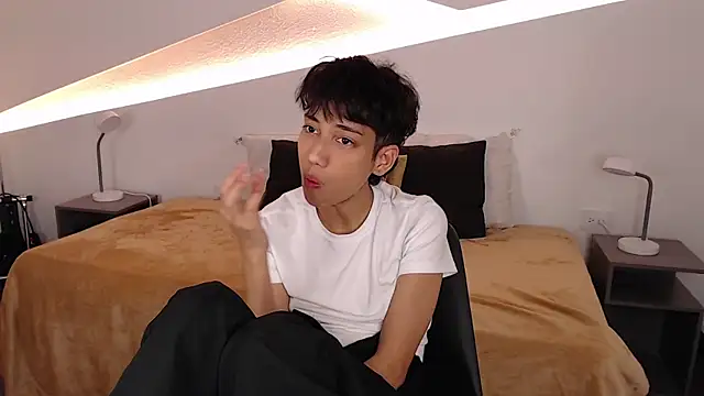 Snapshot of hot_little_bunny chatting on 02/02/25, 09:34 hot little bunny online show from 02/02/25, 09:34