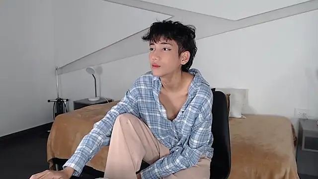 Snapshot of hot_little_bunny chatting on 02/05/25, 09:29 hot little bunny online show from 02/05/25, 09:29