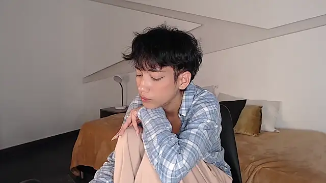 Snapshot of hot_little_bunny chatting on 02/06/25, 12:33 hot little bunny online show from 02/06/25, 12:33