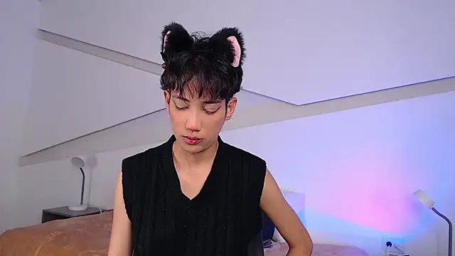 Snapshot of hot_little_bunny chatting on 02/08/25, 08:42 hot little bunny online show from 02/08/25, 08:42