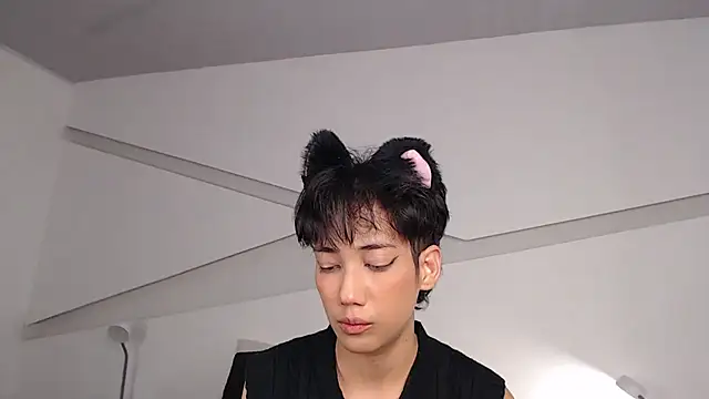 Snapshot of hot_little_bunny chatting on 02/08/25, 11:45 hot little bunny online show from 02/08/25, 11:45