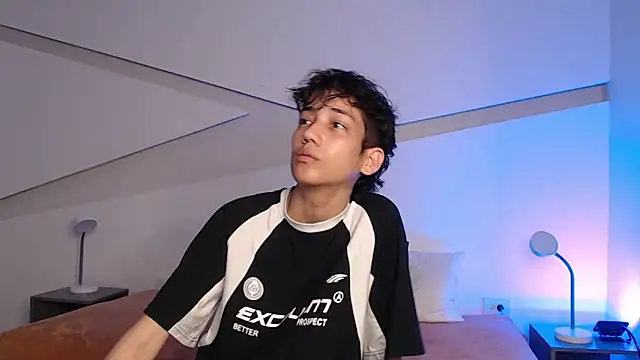 Snapshot of hot_little_bunny chatting on 02/18/25, 08:25 hot little bunny online show from 02/18/25, 08:25