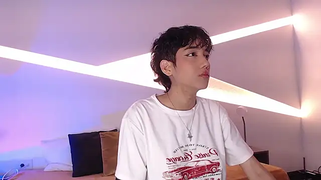 Snapshot of hot_little_bunny chatting on 02/20/25, 08:14 hot little bunny online show from 02/20/25, 08:14