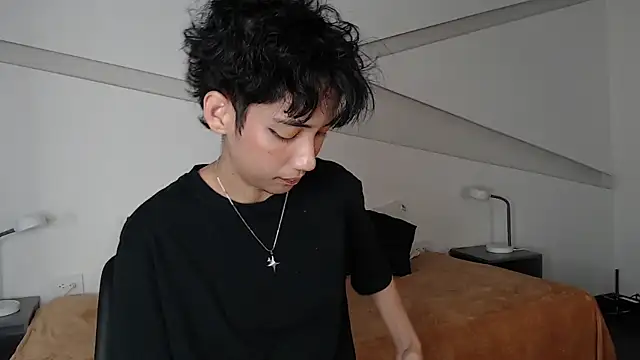 Snapshot of hot_little_bunny chatting on 02/22/25, 12:38 hot little bunny online show from 02/22/25, 12:38