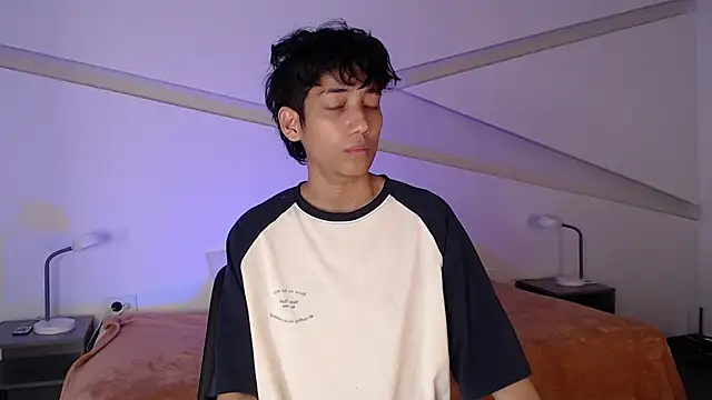 Snapshot of hot_little_bunny chatting on 02/23/25, 08:55 hot little bunny online show from 02/23/25, 08:55