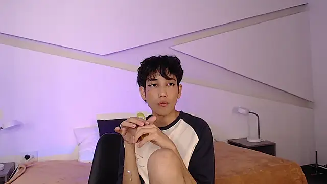 Snapshot of hot_little_bunny chatting on 02/24/25, 12:09 hot little bunny online show from 02/24/25, 12:09