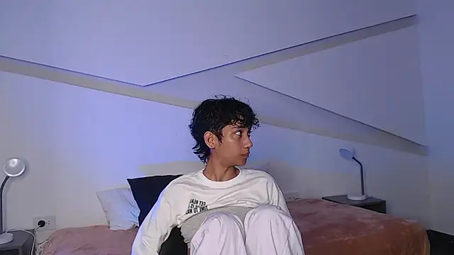 Snapshot of hot_little_bunny chatting on 02/28/25, 09:12 hot little bunny online show from 02/28/25, 09:12